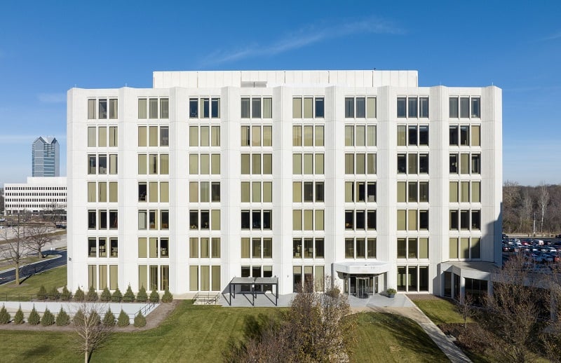 cbre-closes-51-000-square-foot-lease-renewal-in-oak-brook-rejournals